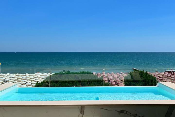 Hotel Pool