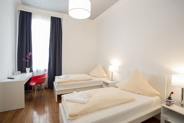 Room 7 of 32