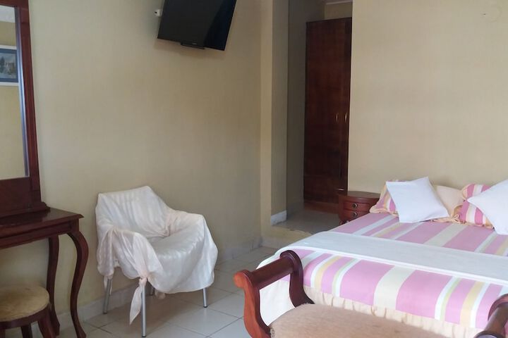 Room 9 of 48