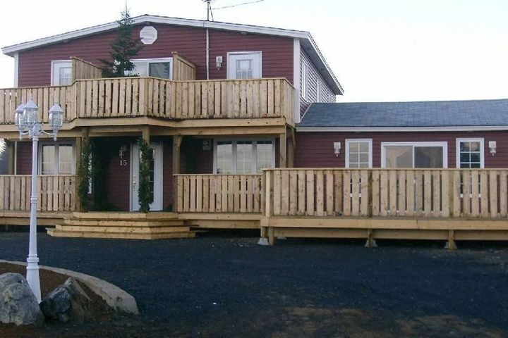Exterior of Bears Cove Inn