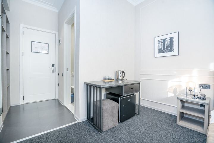 Room 12 of 69