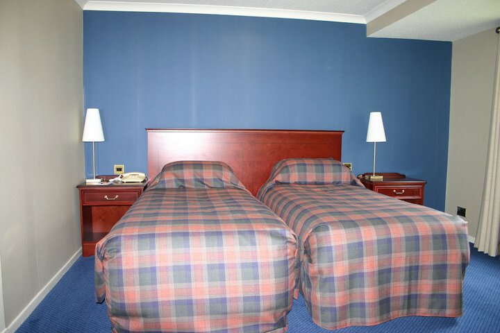 Room 5 of 118