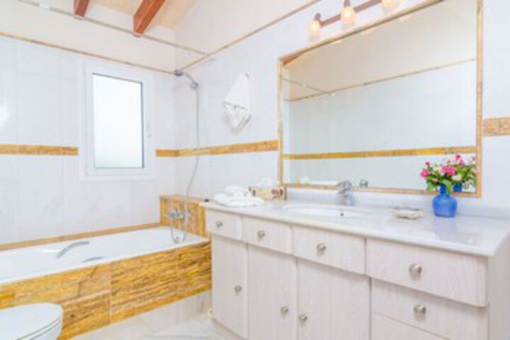 Room 2 of 49