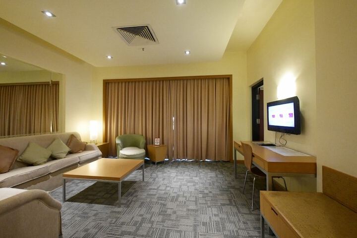 Room 12 of 32