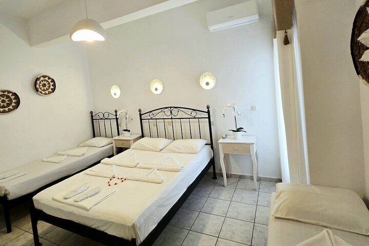 Room 42 of 148