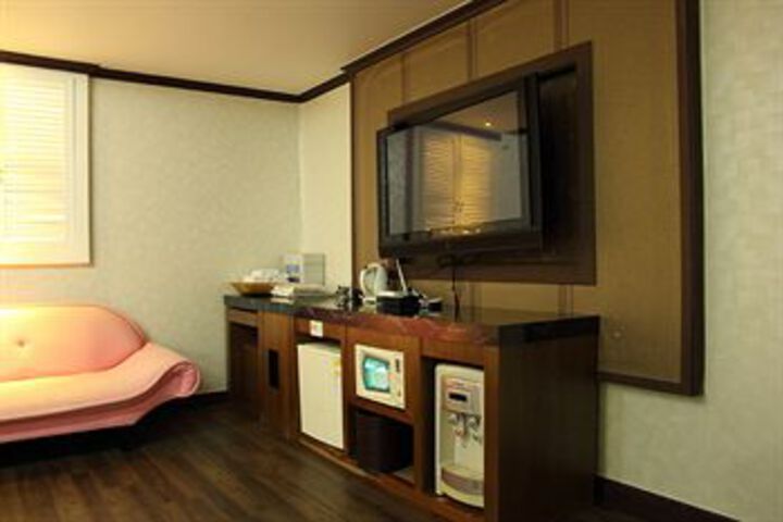 Room 14 of 20