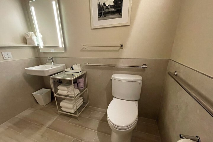 Room 56 of 65