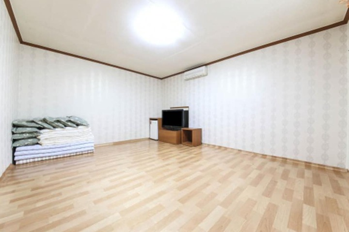 Room 17 of 29