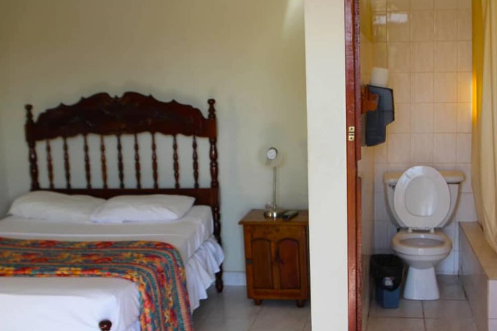 Room 4 of 9