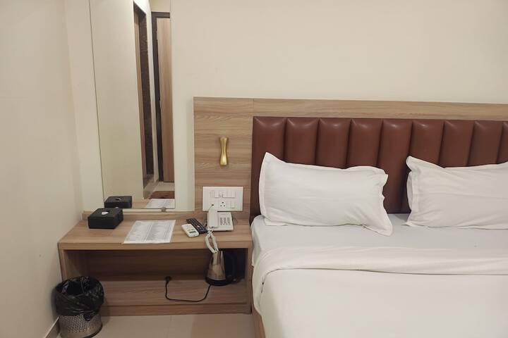 Room 14 of 65