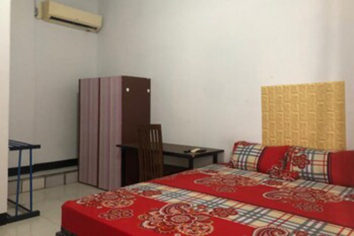 Room 28 of 46