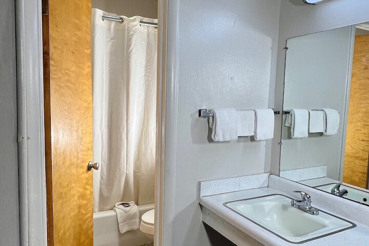 Room 16 of 18