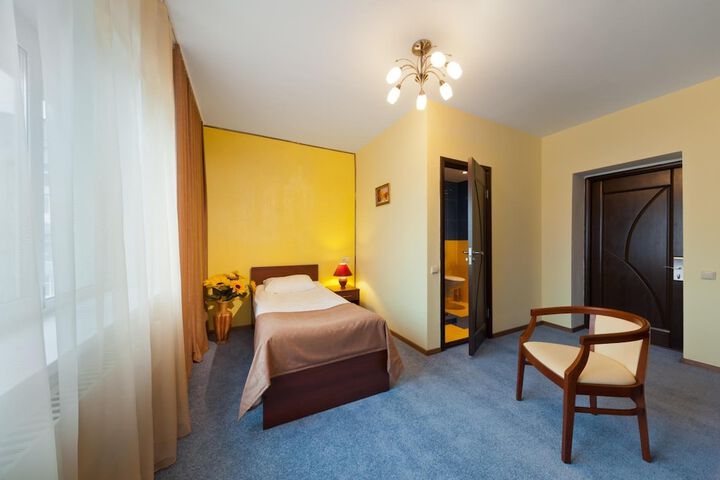 Room 16 of 37
