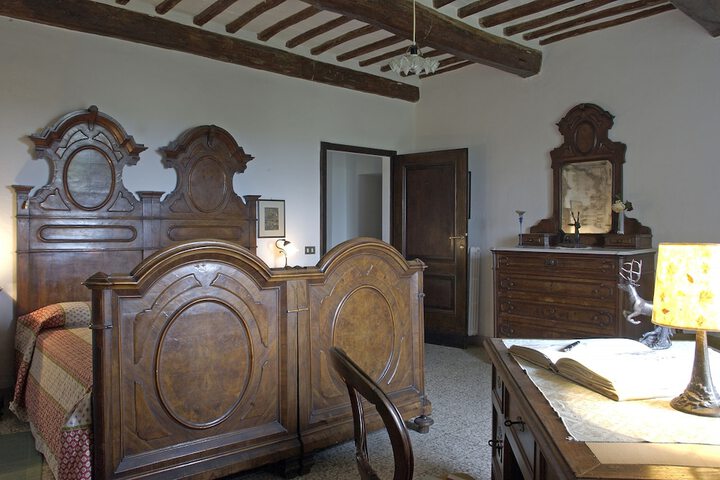 Room 10 of 32