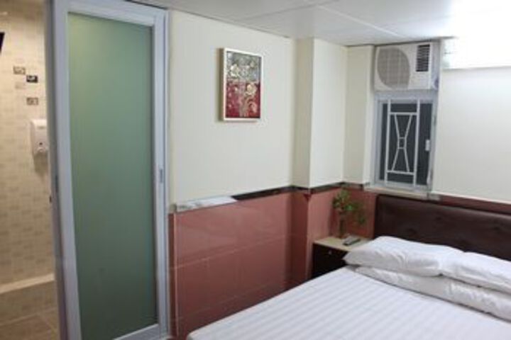 Room 13 of 25