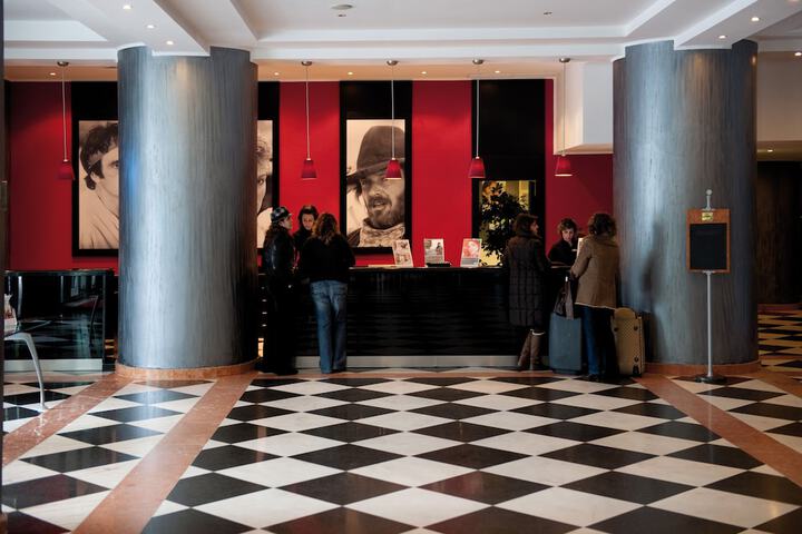 Entrance & Lobby
