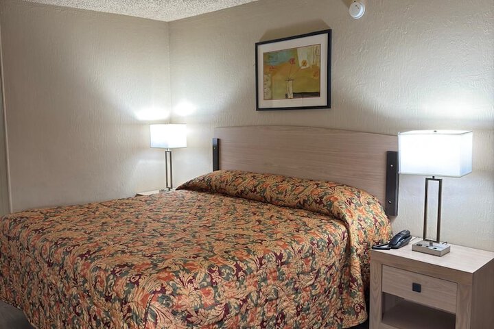 Room 9 of 22