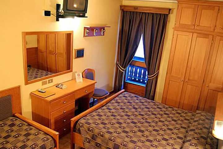 Room 5 of 44