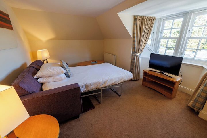 Room 34 of 100