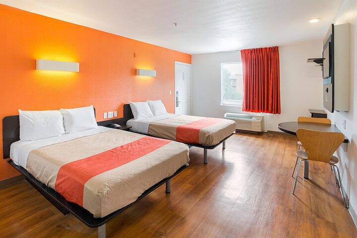 2 Double Beds (9 of 12)