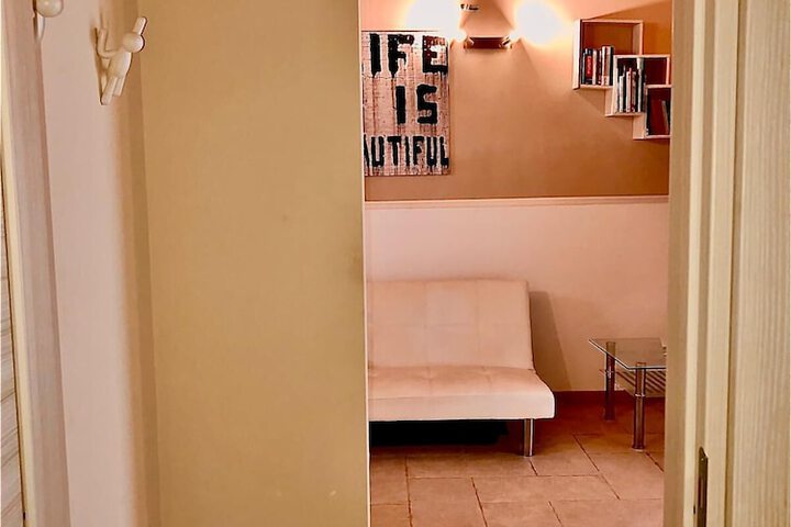 Room 9 of 18