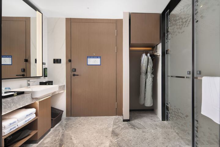 Room 10 of 11