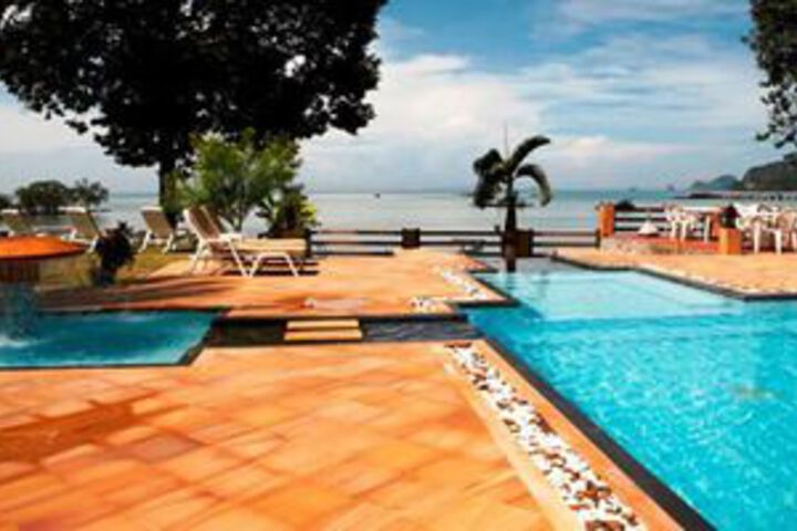 Hotel Pool