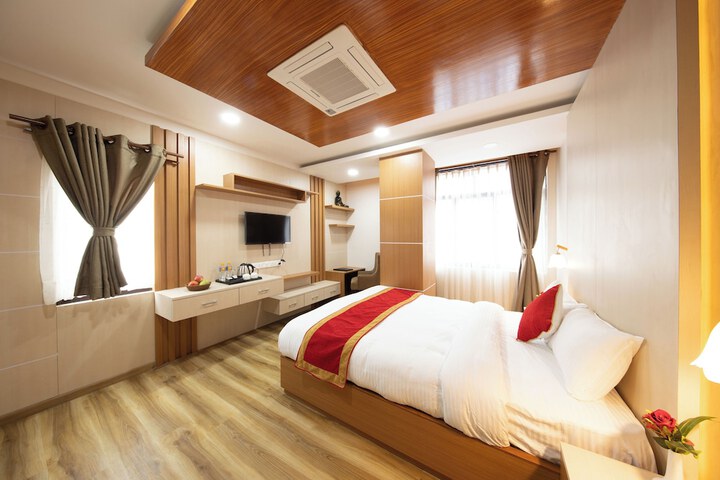 Room 3 of 28