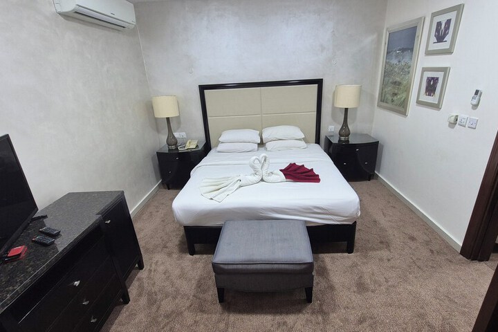 Room 13 of 33