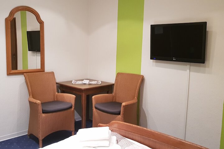 Room 10 of 10