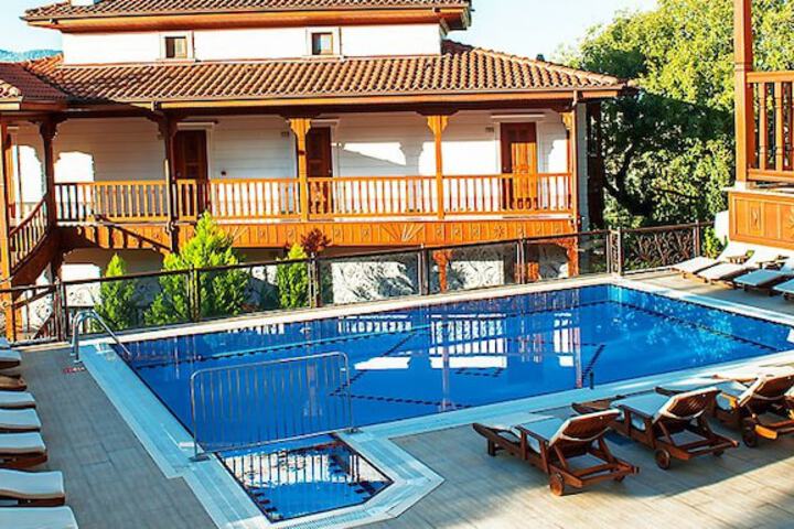 Hotel Pool