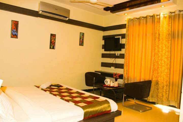 Room 8 of 27