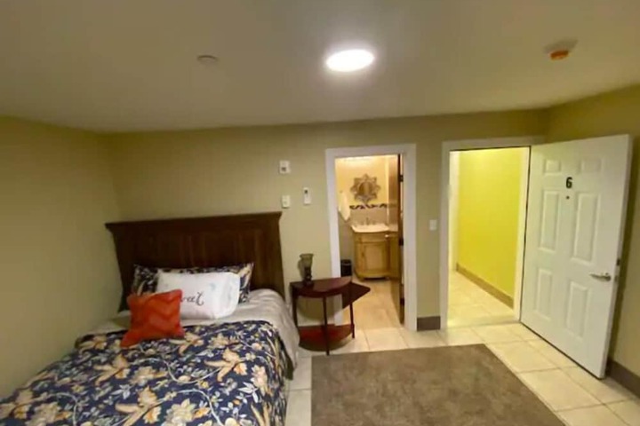 Room 15 of 32