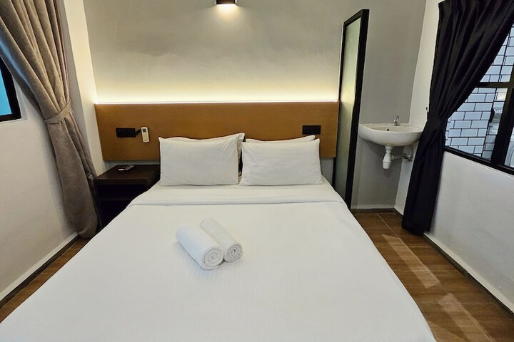 Room 27 of 102