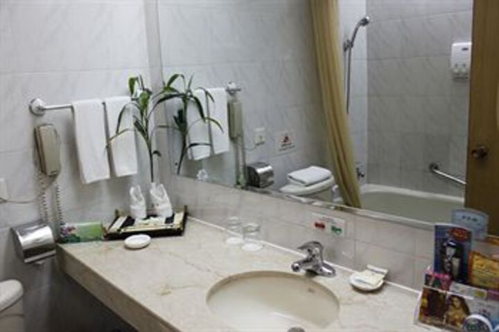 Room 2 of 23