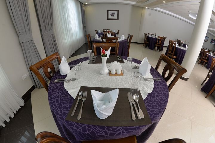 Dining 15 of 27