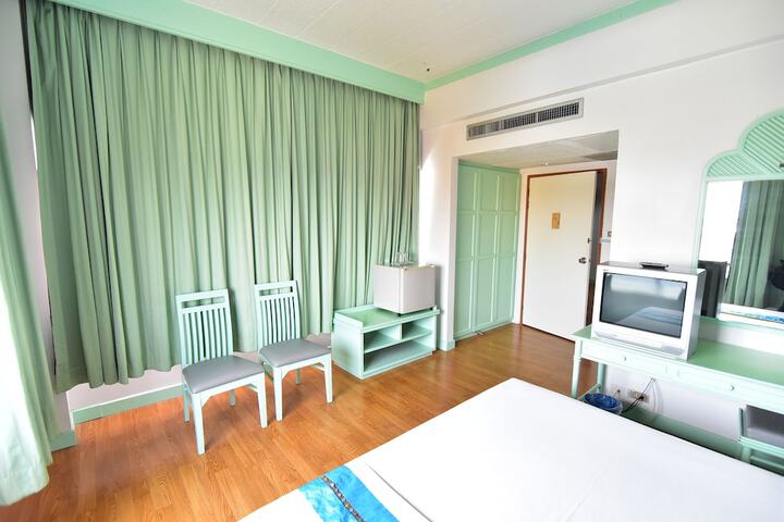 Room 28 of 55