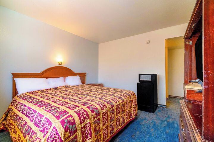 Room 10 of 124