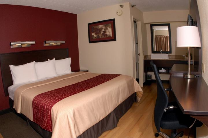 1 King Bed (1 of 18)