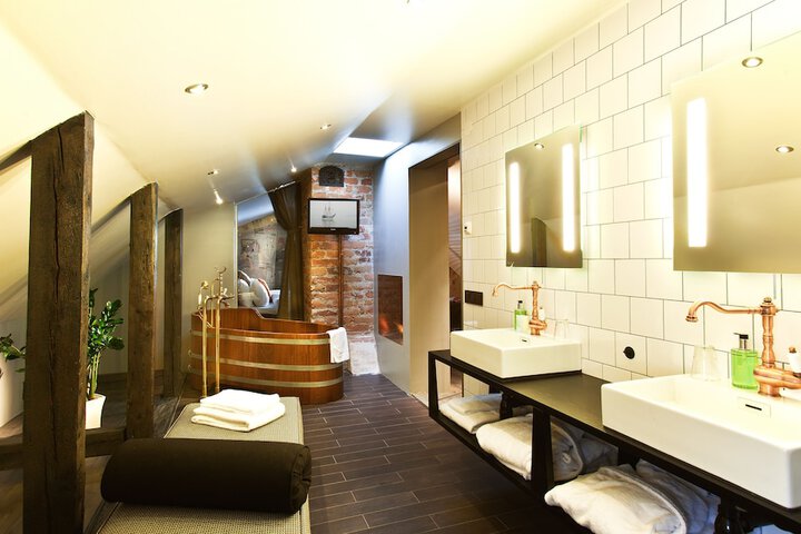 Room 40 of 87
