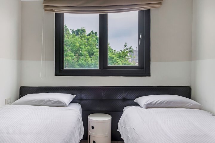 Room 15 of 93