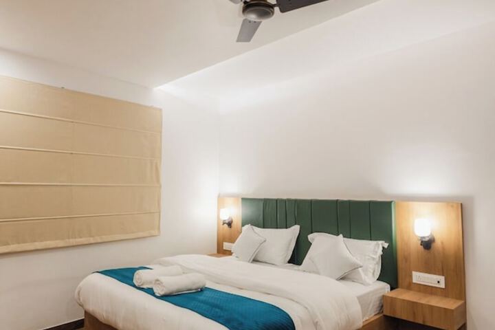 Room 6 of 15