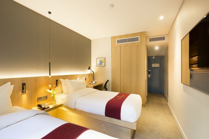 Room 16 of 115