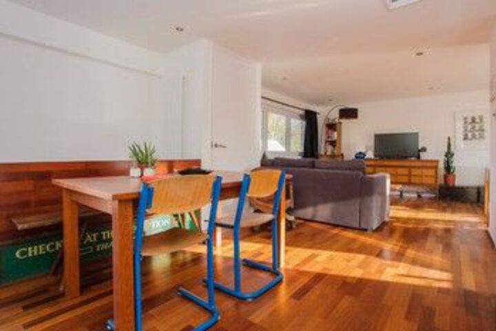 2 Bedroom Flat in Whitechapel with Large Balcony