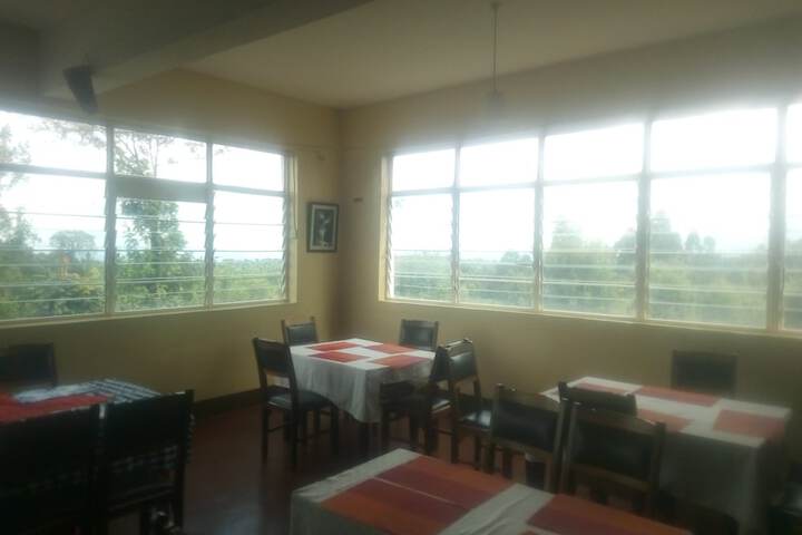 Dining 16 of 24