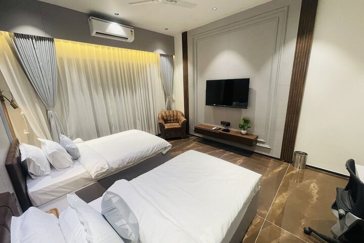 Room 5 of 34