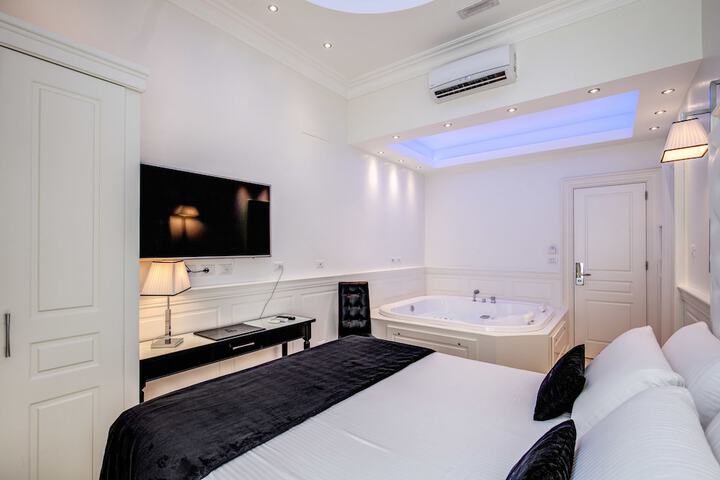 Room 12 of 48