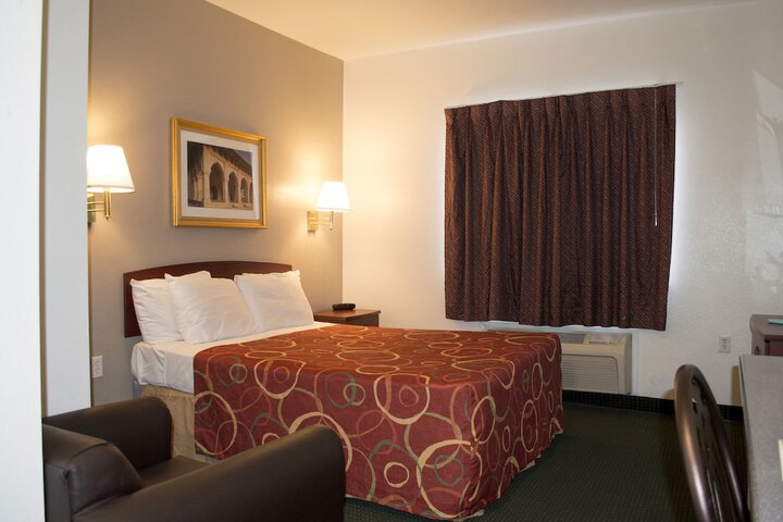 Room 4 of 17