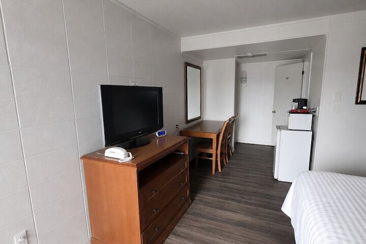Room 2 of 5