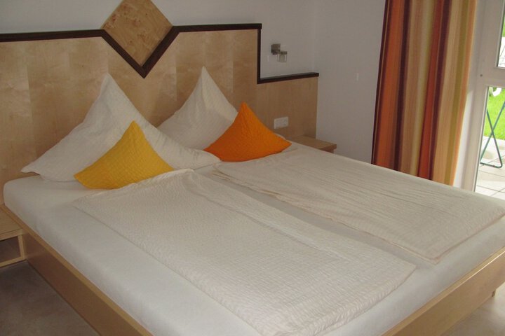 Room 4 of 27